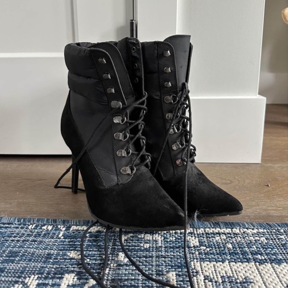 Lace up Black Boots 8 - Picture 1 of 2